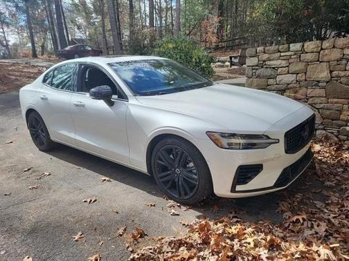 2023 Volvo S60 Recharge Plug-In Hybrid T8 Plus Black Edition