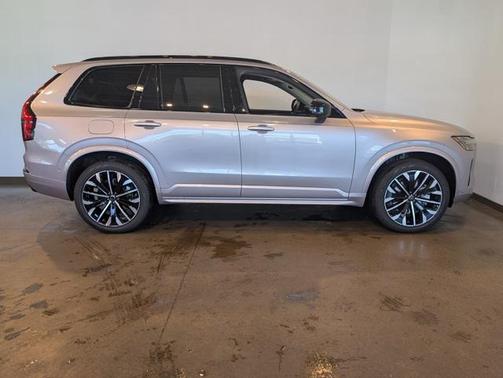 2026 Volvo XC90 B6 Ultra Dark Theme 7-Seater