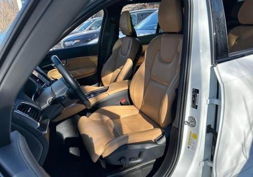 Crystal White Metallic 2023 Volvo XC90 Recharge Plug-In Hybrid T8 Ultimate Dark Theme 7-Seater