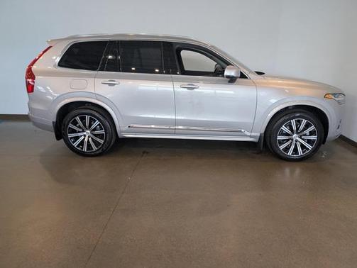 2025 Volvo XC90 B6 Plus 7-Seater