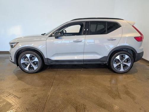 Vapour Grey Metallic 2026 Volvo XC40 Plus, B5 AWD Gas (mild hybrid), Dark