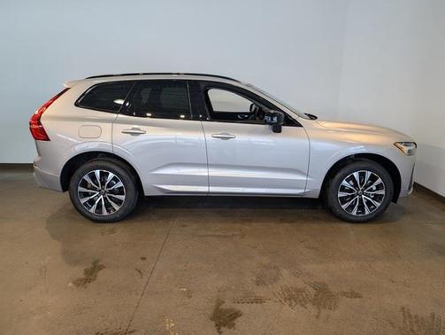 2025 Volvo XC60 B5 Core