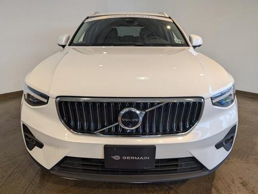 2024 Volvo XC40 B5 Plus Bright Theme
