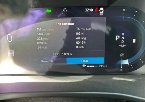 2024 Volvo XC40 B5 Plus Bright Theme