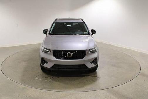 Aurora Silver 2026 Volvo XC40 Ultra, B5 AWD Gas (mild hybrid), Dark