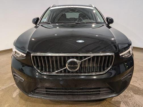 2025 Volvo XC40 B5 Plus Bright Theme