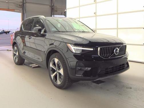 2025 Volvo XC40 B5 Plus Bright Theme