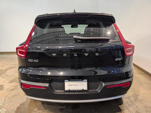 2025 Volvo XC40 B5 Plus Bright Theme