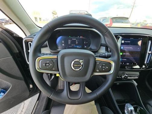 2025 Volvo XC40 B5 Plus Bright Theme