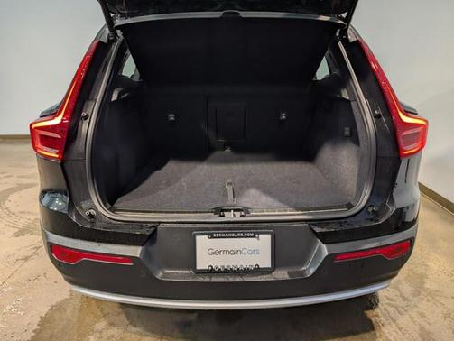 2025 Volvo XC40 B5 Plus Bright Theme