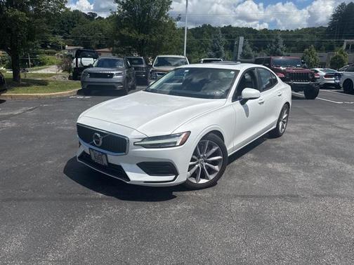 2020 Volvo S60 T6 Momentum