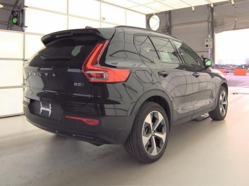 2025 Volvo XC40 B5 Plus Dark Theme