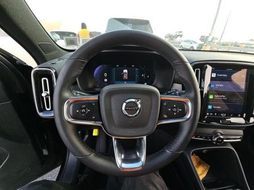 2025 Volvo XC40 B5 Plus Dark Theme