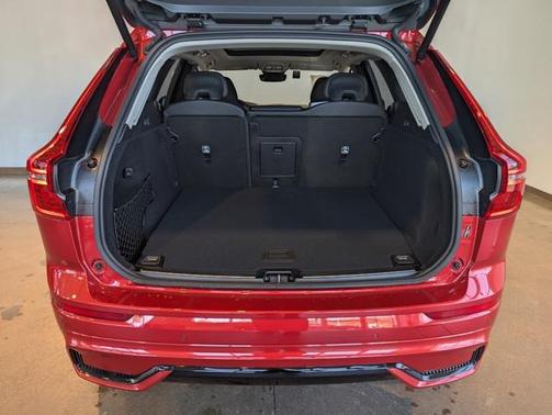 2025 Volvo XC60 Plug-In Hybrid T8 Plus