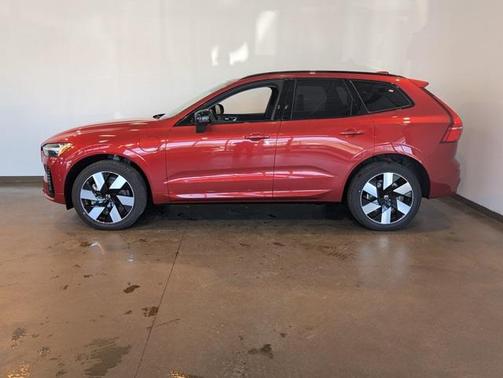 2025 Volvo XC60 Plug-In Hybrid T8 Plus