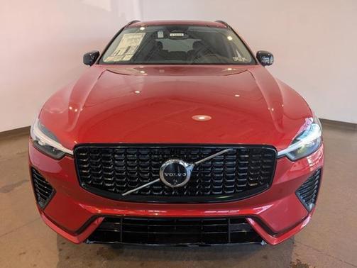 2025 Volvo XC60 Plug-In Hybrid T8 Plus