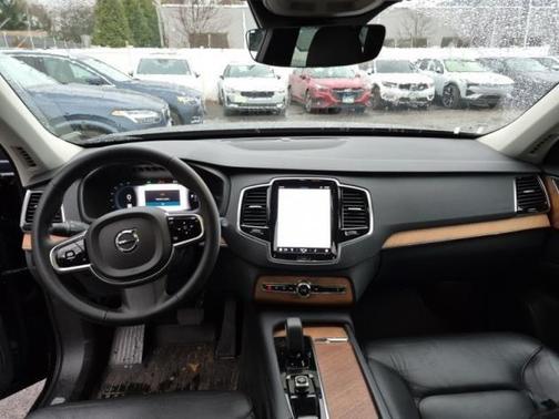 2023 Volvo XC90 Recharge Plug-In Hybrid T8 Plus Dark Theme 7-Seater