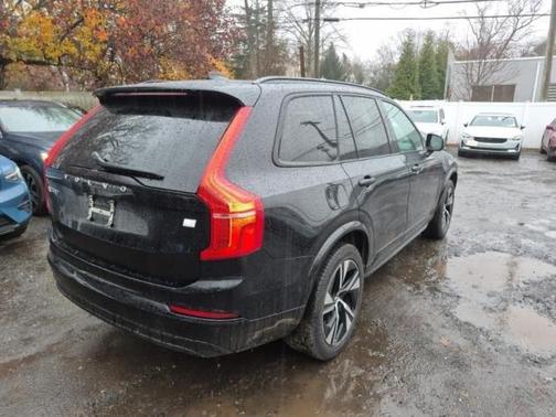 2023 Volvo XC90 Recharge Plug-In Hybrid T8 Plus Dark Theme 7-Seater