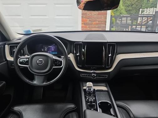 2022 Volvo XC60 B6 Inscription