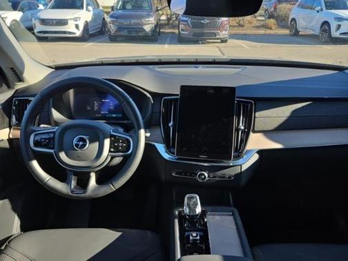 2025 Volvo XC90 Plug-In Hybrid T8 Plus 6-Seater