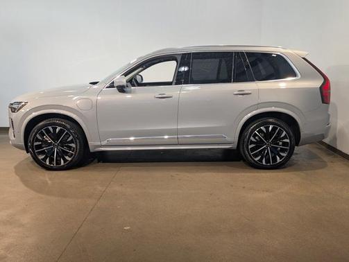2025 Volvo XC90 Plug-In Hybrid T8 Plus 6-Seater