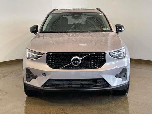 2026 Volvo XC40 Core, B5 AWD Gas (mild hybrid), Dark