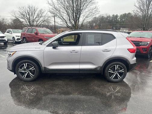 2026 Volvo XC40 Core, B5 AWD Gas (mild hybrid), Dark