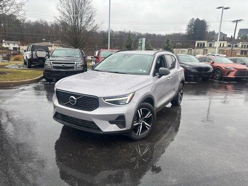 2026 Volvo XC40 Core, B5 AWD Gas (mild hybrid), Dark