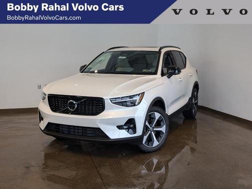 2025 Volvo XC40 B5 Plus Dark Theme
