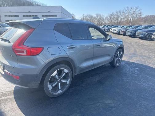 2019 Volvo XC40 T5 Momentum