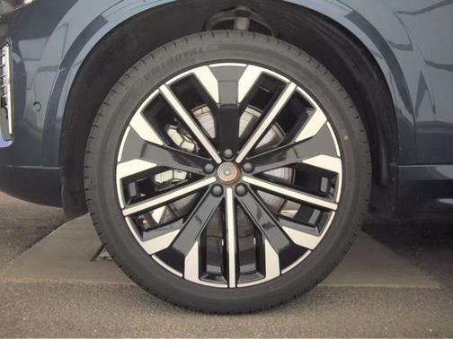 2025 Volvo XC90 B6 Plus 7-Seater