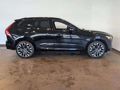 Onyx Black Metallic 2026 Volvo XC60 B5 Ultra