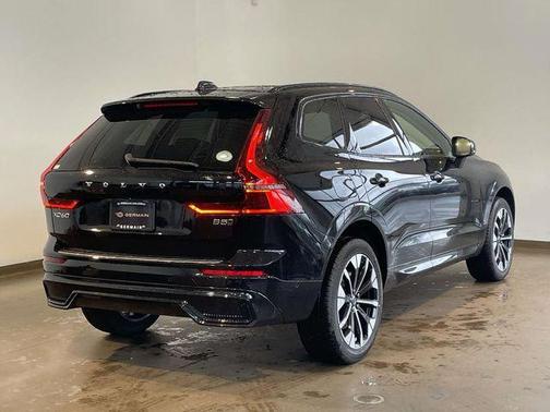 Onyx Black Metallic 2026 Volvo XC60 B5 Plus