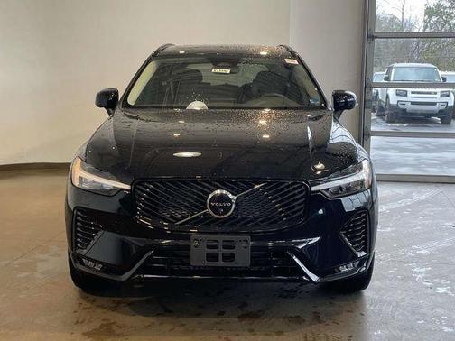 Onyx Black Metallic 2026 Volvo XC60 B5 Plus