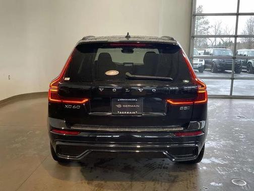Onyx Black Metallic 2026 Volvo XC60 B5 Plus