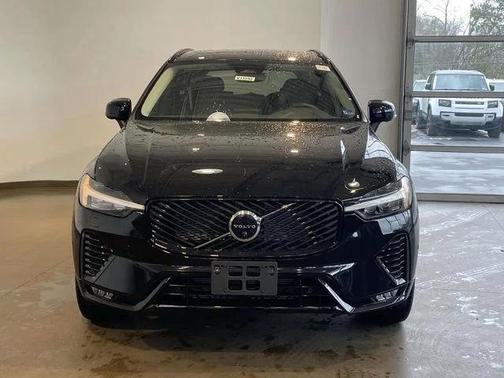Onyx Black Metallic 2026 Volvo XC60 B5 Plus