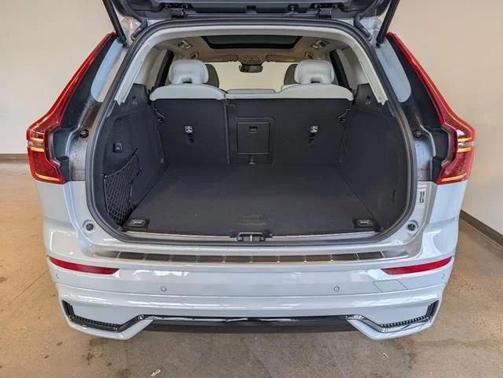 Vapour Grey Metallic 2026 Volvo XC60 B5 Ultra