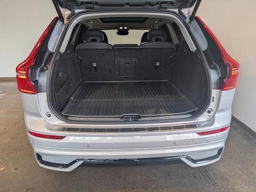 2023 Volvo XC60 Recharge Plug-In Hybrid T8 Ultimate Dark Theme