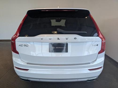 2021 Volvo XC90 T6 Momentum