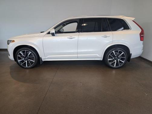 2021 Volvo XC90 T6 Momentum
