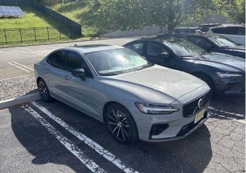 Vapour Grey Metallic 2025 Volvo S60 Plug-In Hybrid T8 Plus