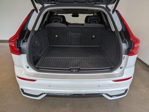 2025 Volvo XC60 Plug-In Hybrid T8 Core