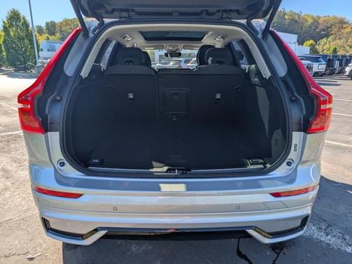 2025 Volvo XC60 B5 Plus