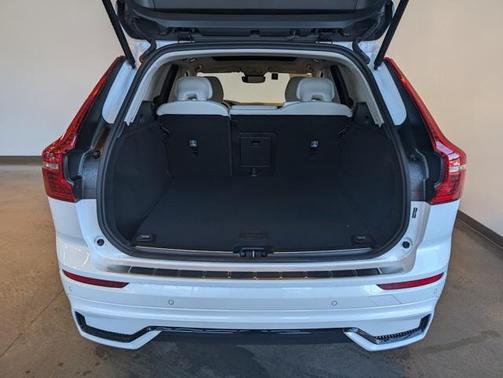 2025 Volvo XC60 Plug-In Hybrid T8 Plus