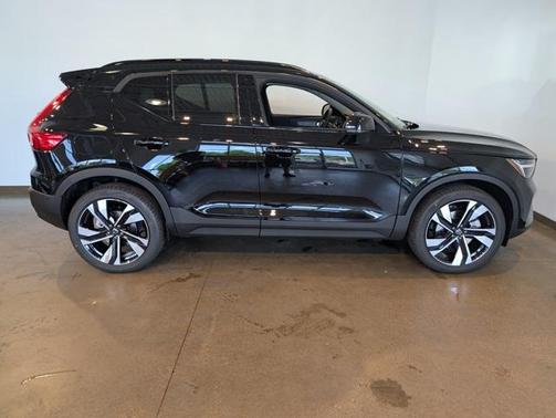 2026 Volvo XC40 B5 Ultra