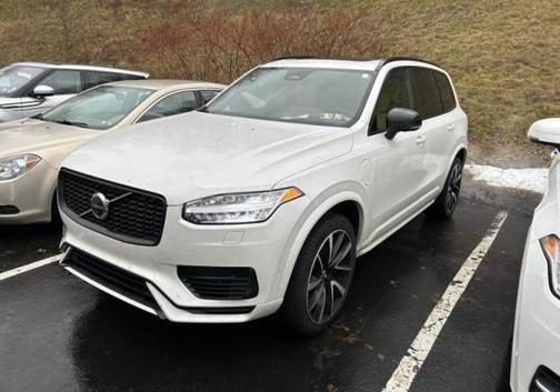 2023 Volvo XC90 Recharge Plug-In Hybrid T8 Ultimate Dark Theme 7-Seater