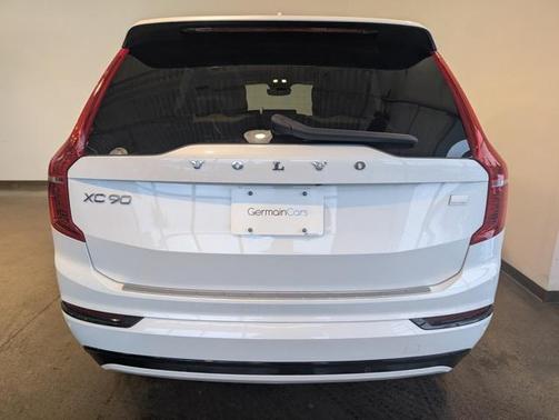 2023 Volvo XC90 Recharge Plug-In Hybrid T8 Ultimate Dark Theme 7-Seater