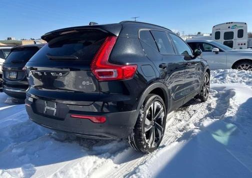 2023 Volvo XC40 B5 Plus Dark Theme