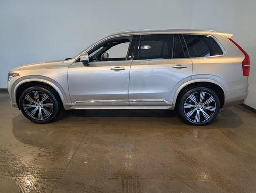 2024 Volvo XC90 B6 Ultimate Bright Theme 7-Seater