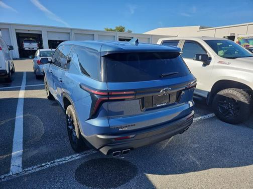 2024 Chevrolet Traverse LS